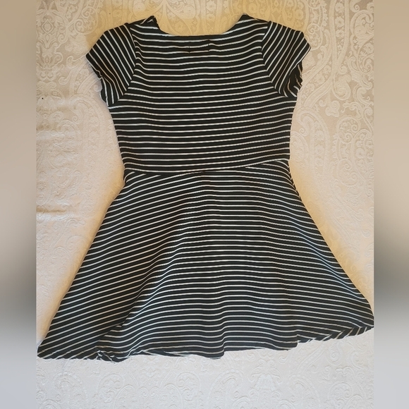 4 Ever Free Black and White Striped Dress, Size 16 - Picture 2 of 7